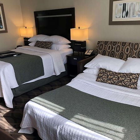 Best Western Plus Travel Hotel Toronto Airport Екстериор снимка