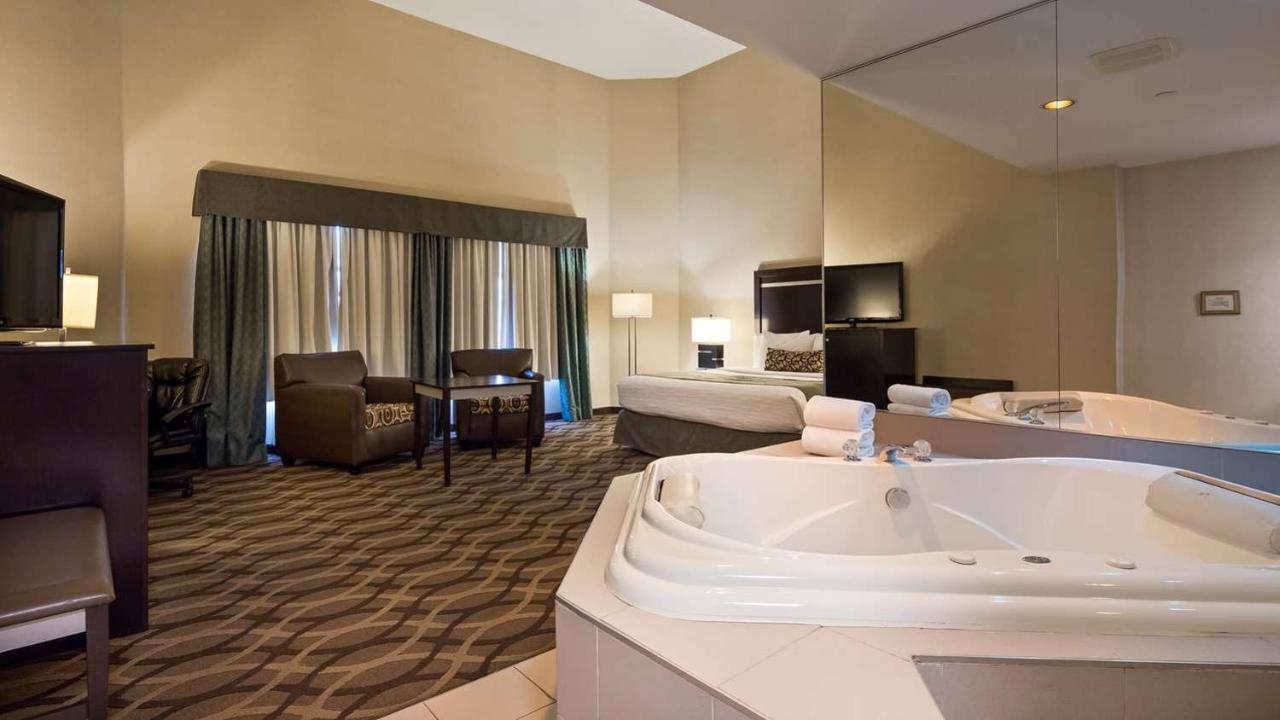 Best Western Plus Travel Hotel Toronto Airport Екстериор снимка