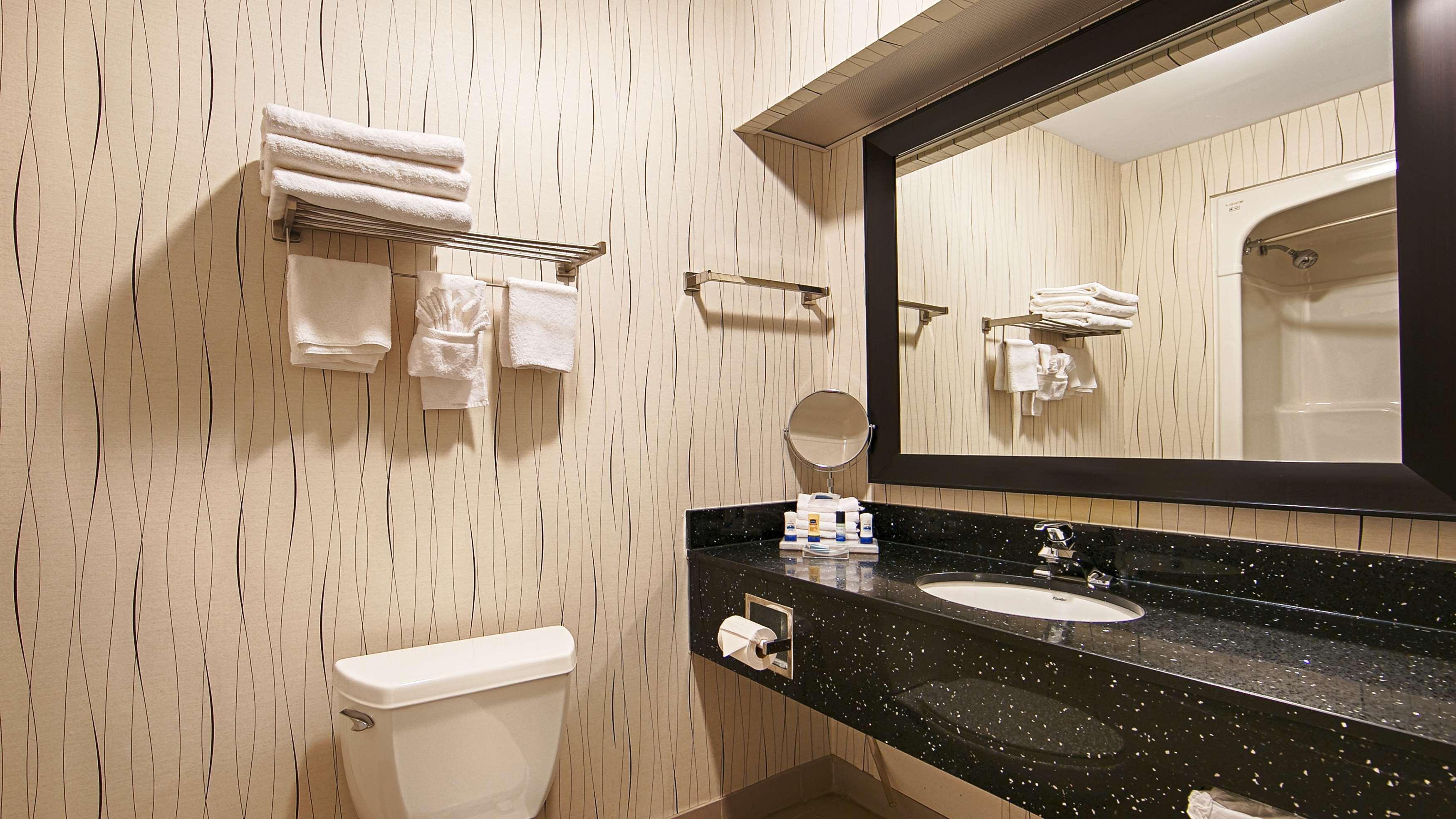 Best Western Plus Travel Hotel Toronto Airport Екстериор снимка