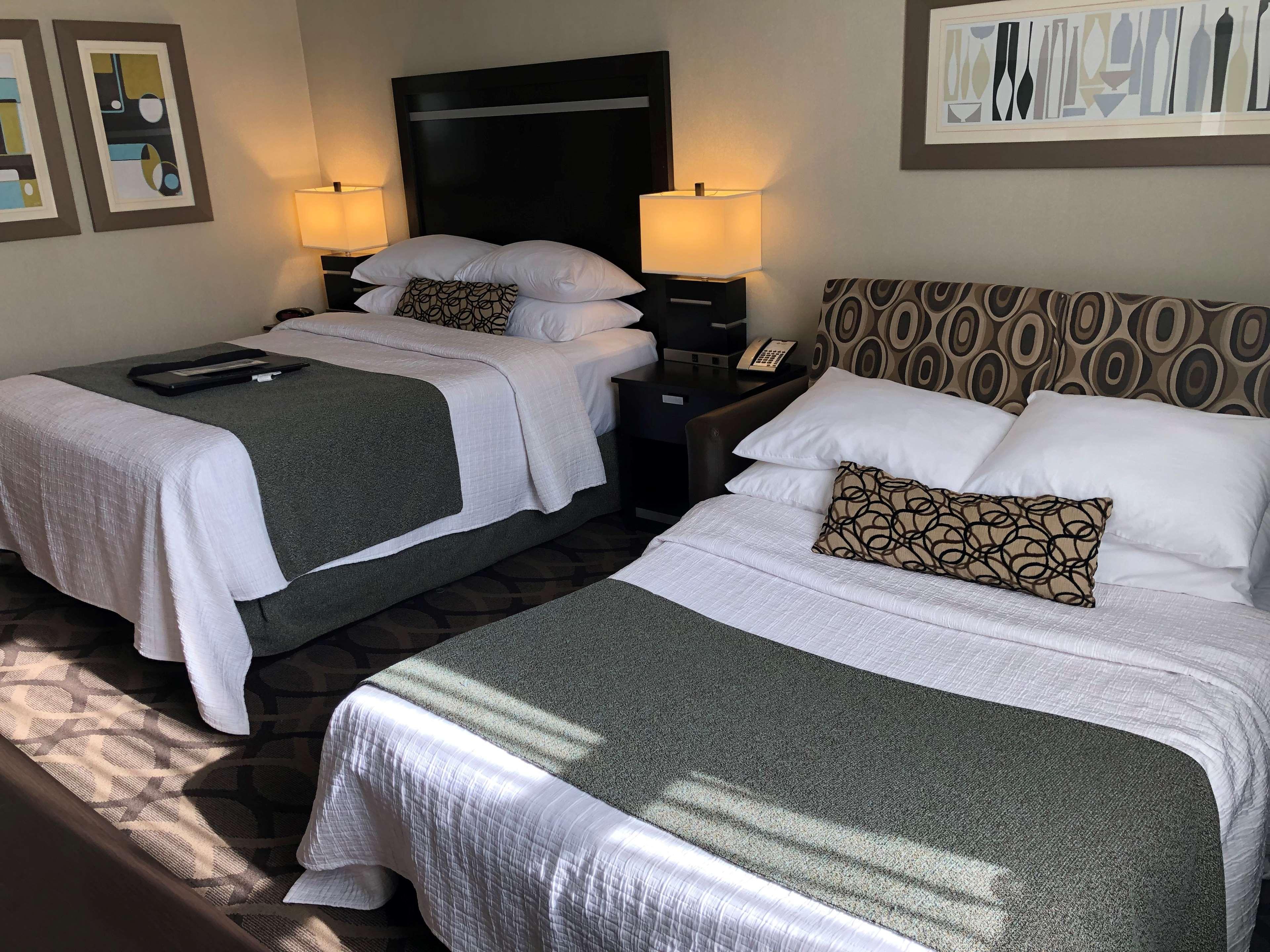 Best Western Plus Travel Hotel Toronto Airport Екстериор снимка