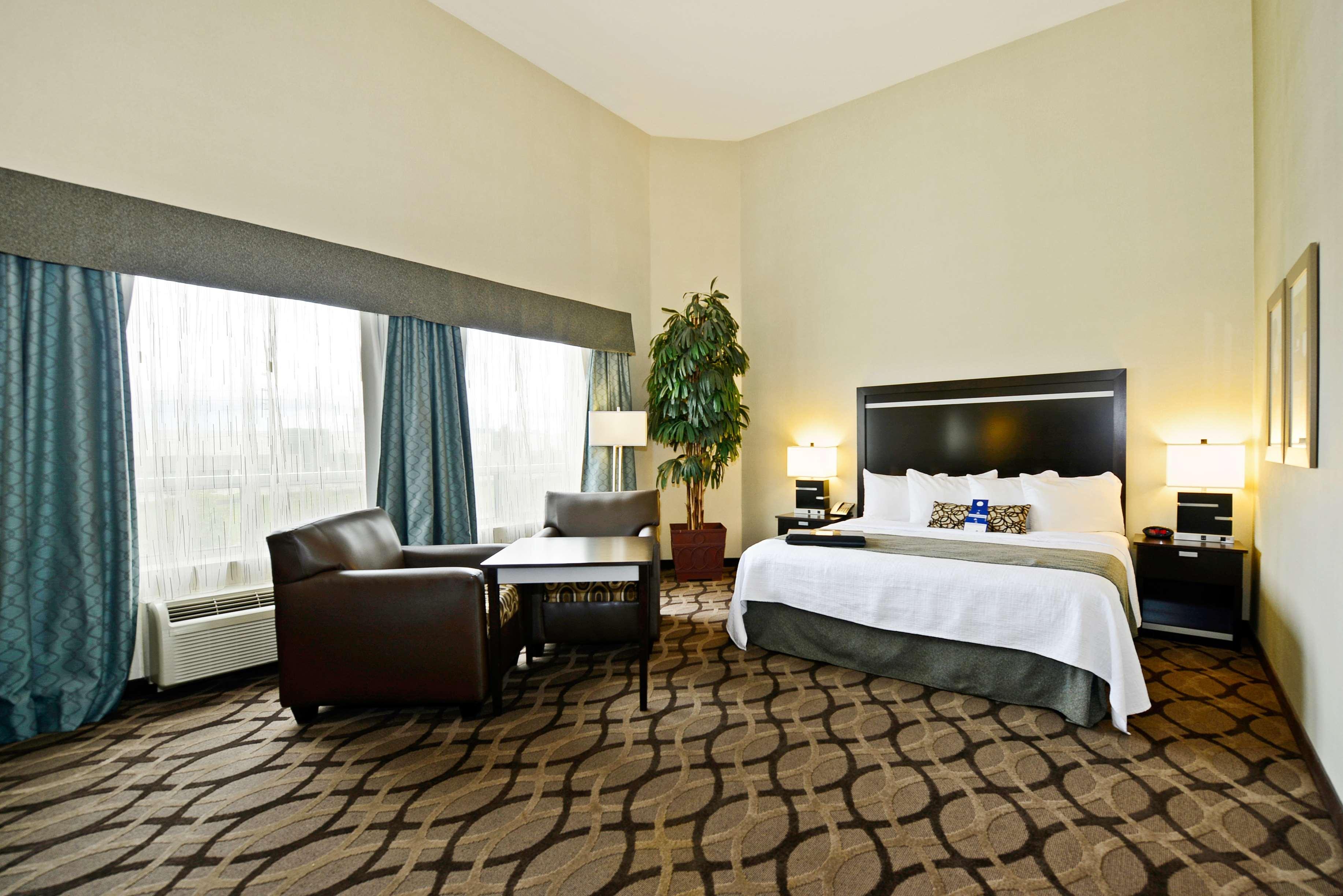 Best Western Plus Travel Hotel Toronto Airport Екстериор снимка