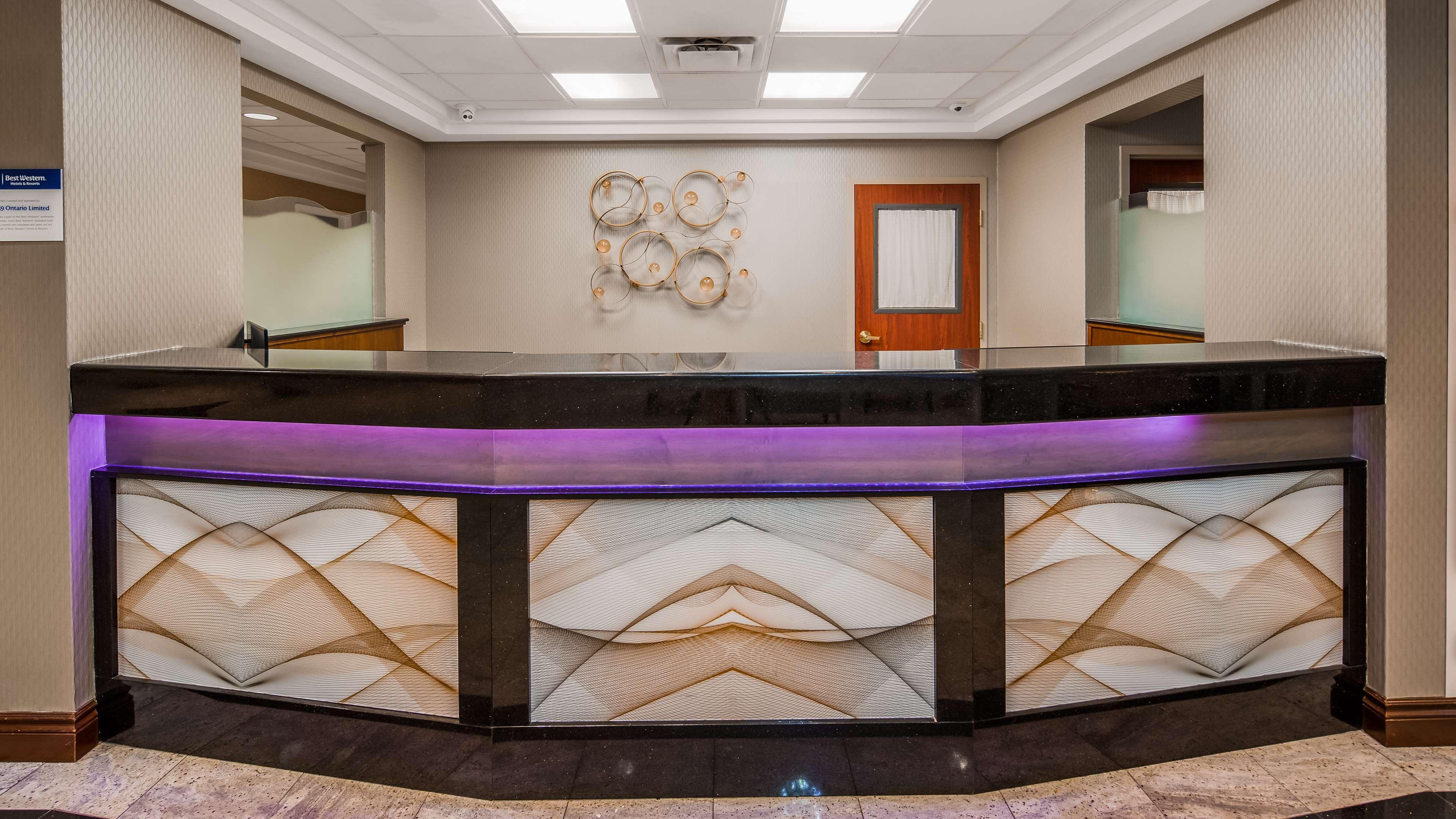 Best Western Plus Travel Hotel Toronto Airport Екстериор снимка