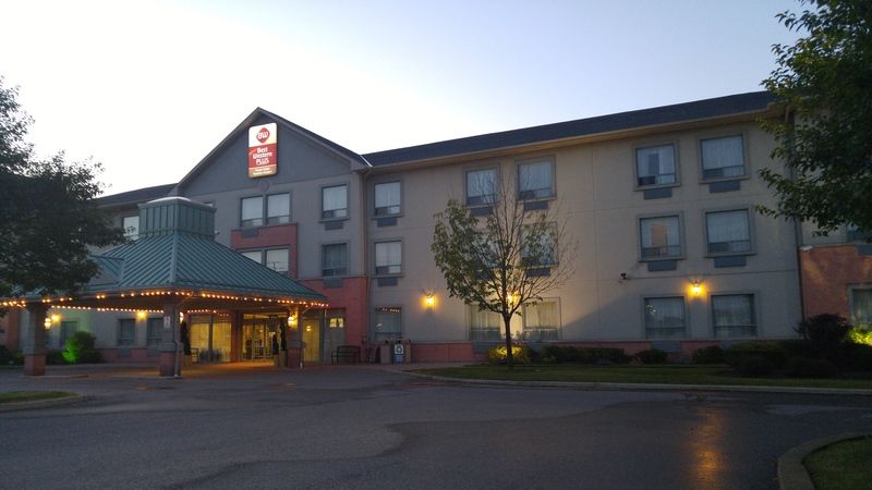 Best Western Plus Travel Hotel Toronto Airport Екстериор снимка