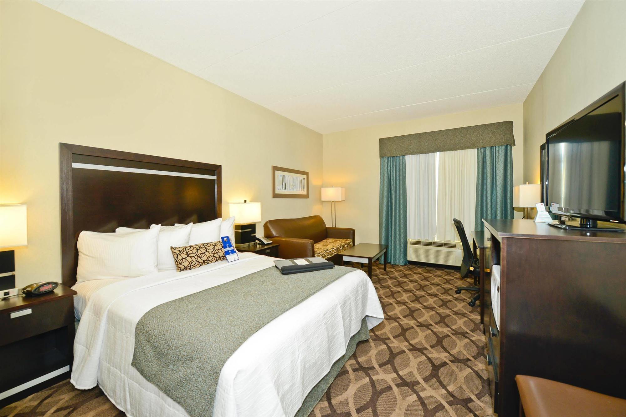 Best Western Plus Travel Hotel Toronto Airport Стая снимка