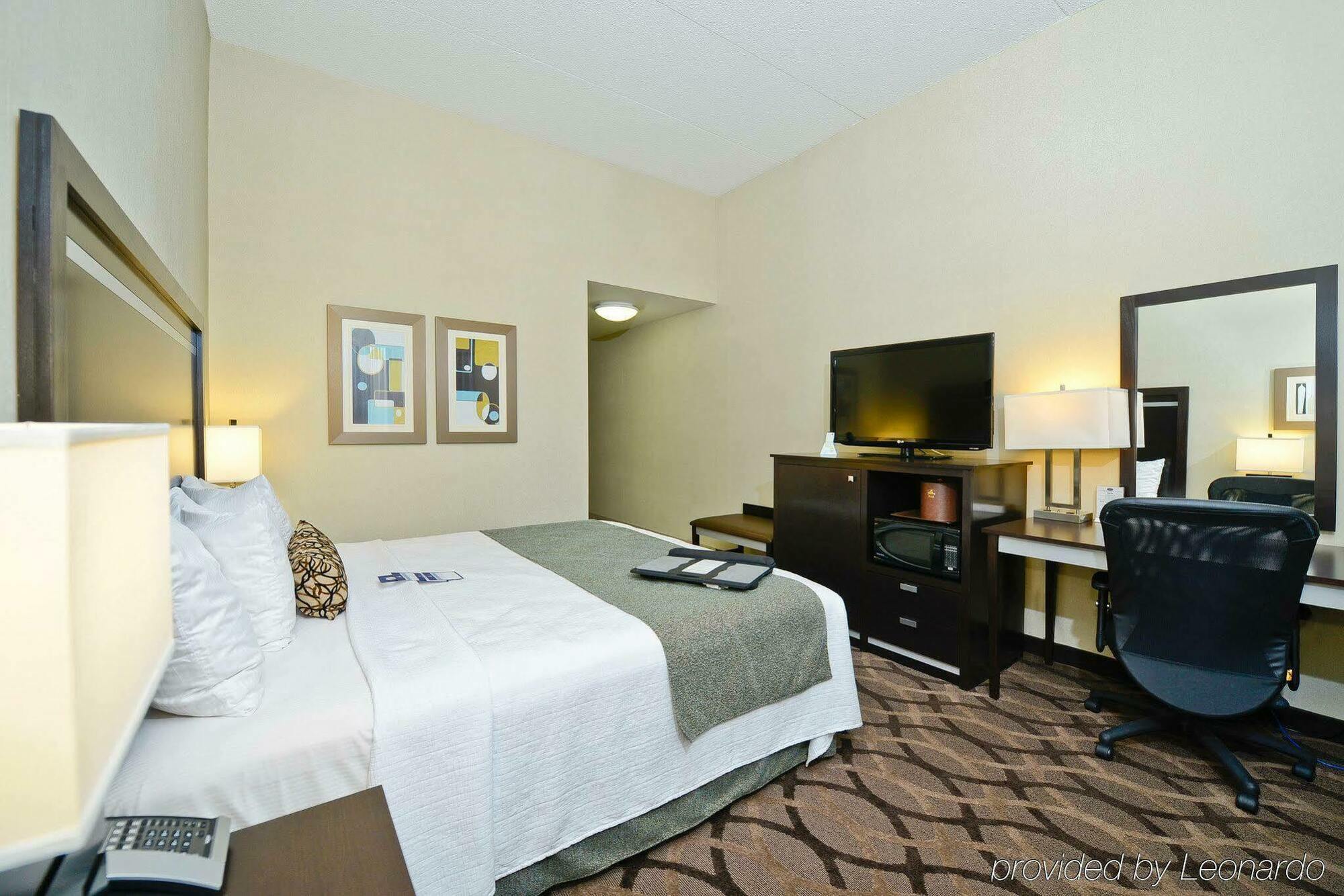 Best Western Plus Travel Hotel Toronto Airport Екстериор снимка