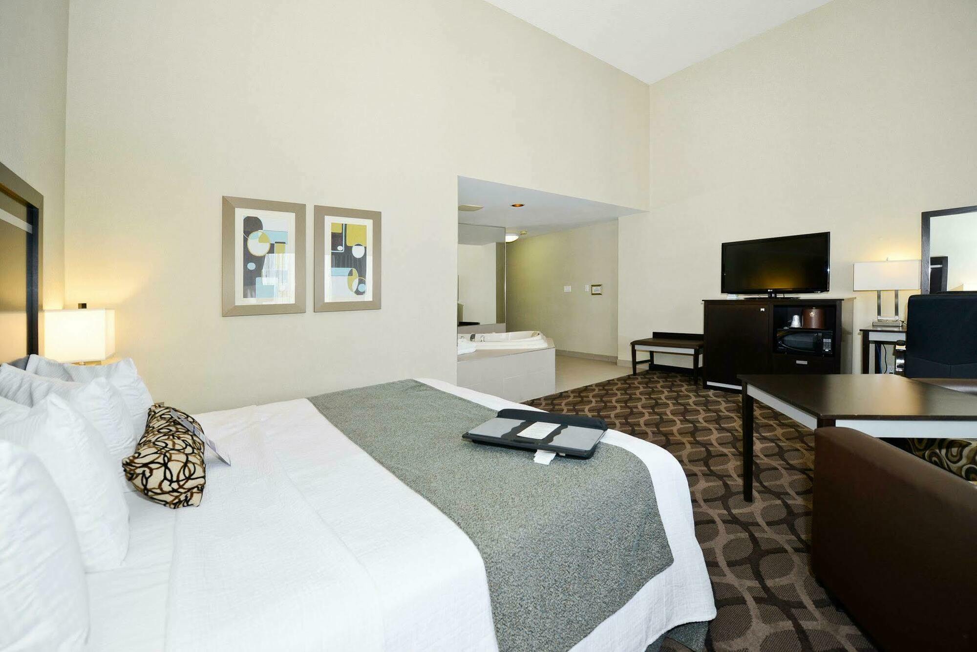 Best Western Plus Travel Hotel Toronto Airport Екстериор снимка